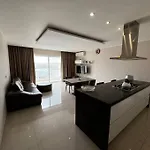 Seaview 2 Bedroom Penthouse Apartmán *