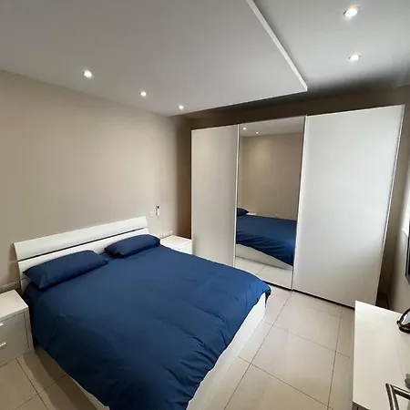 Seaview 2 Bedroom Penthouse * Марсашлокк